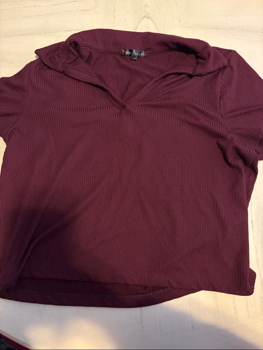 Splash Ribbed V-Neck Crop Top in Burgundy